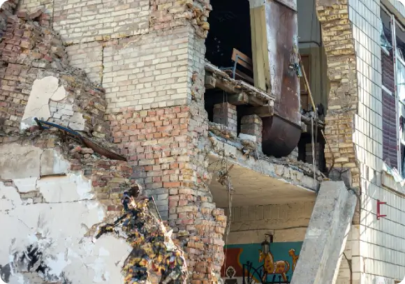 Major Restorations helps protect properties from further damage with tarping and board-up services in Tampa, Clearwater, and St. Petersburg. Secure your home or business, call the best contractor for storm damage restoration Tampa has to offer today.