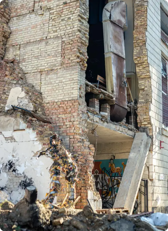 Technicians restoring home after fire and smoke damage in Tampa Bay Structural damage from hurricanes near Tampa, FL. Get in touch with Southern Florida’s top restoration company for emergency repairs, Major Restorations.